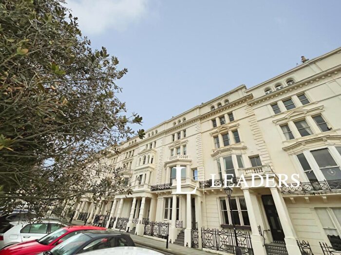 3 Bedroom Flat To Rent In Palmeira Square, Hove, East Sussex, BN3