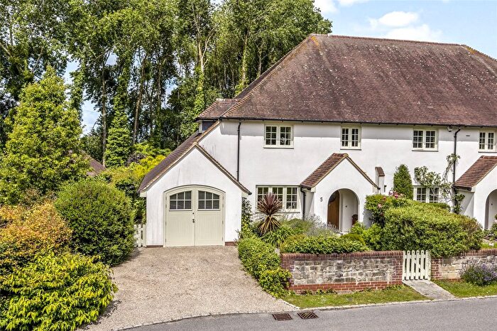 4 Bedroom Semi-Detached House For Sale In Wallace Square, Lavington Park, Petworth, West Sussex, GU28