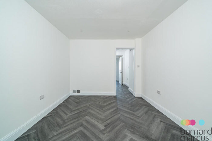 4 Bedroom Town House To Rent In Oxford Gardens, London, N20