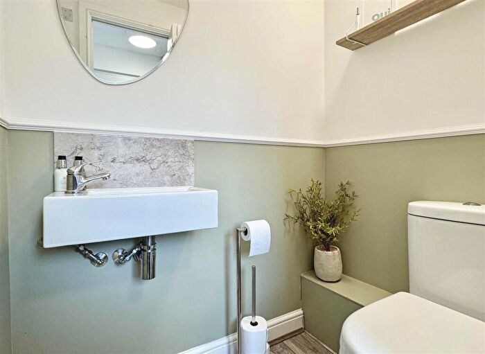 3 Bedroom End Of Terrace House For Sale In Dunoon Close, Braintree, CM7