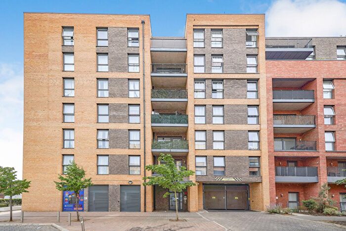 2 Bedroom Flat For Sale In Chailey Place, Hayes, UB3