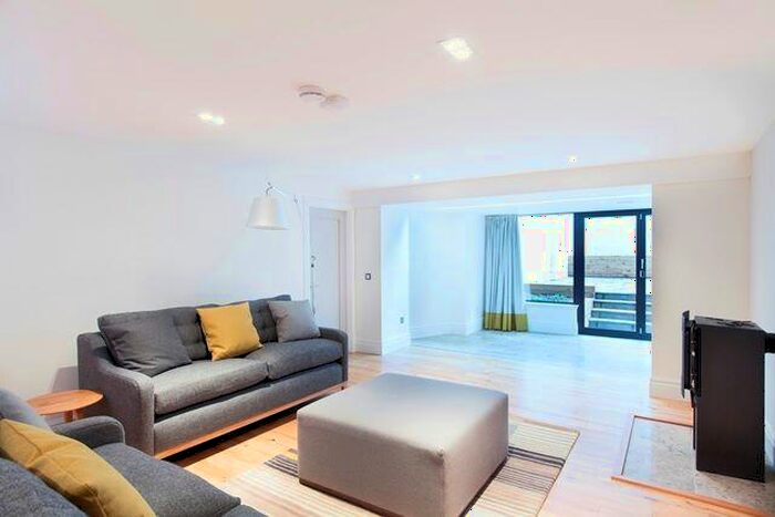 2 Bedroom Apartment To Rent In / Hamilton Place, Stockbridge, Edinburgh, EH3