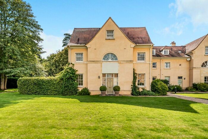 4 Bedroom Detached House For Sale In The Stables, Lechlade, Gloucestershire, GL7