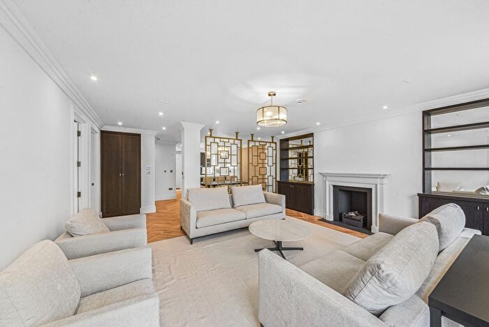 3 Bedroom Flat To Rent In Curzon Street, London, W1J