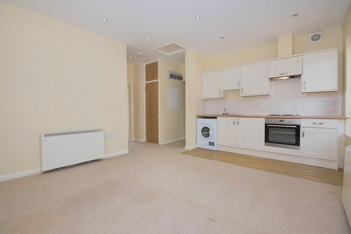 2 Bedroom Flat To Rent In Lombard Street, Abingdon, OX14