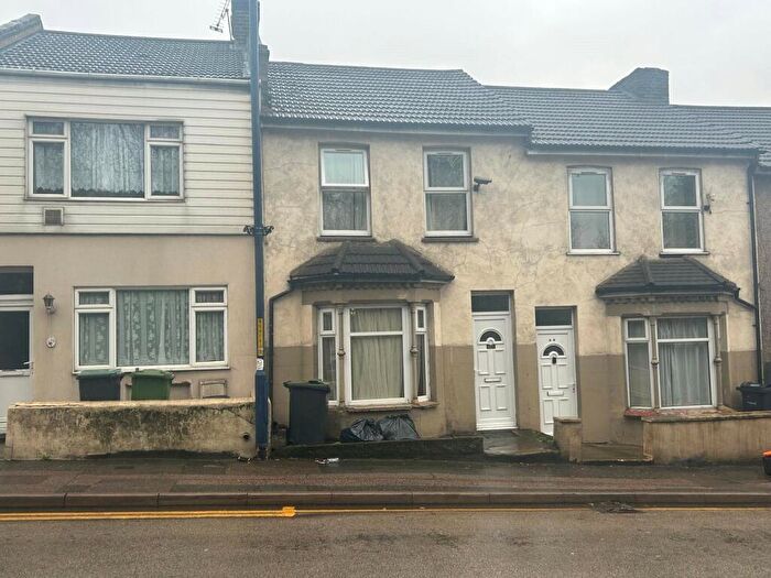 2 Bedroom Terraced House For Sale In Stonebridge Road, Northfleet, Kent, DA11