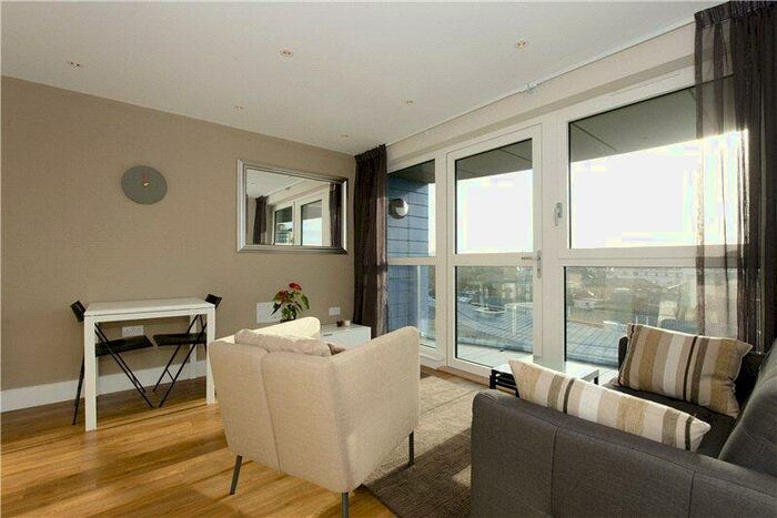 1 Bedroom Flat To Rent In Queensland Road, Holloway, N7