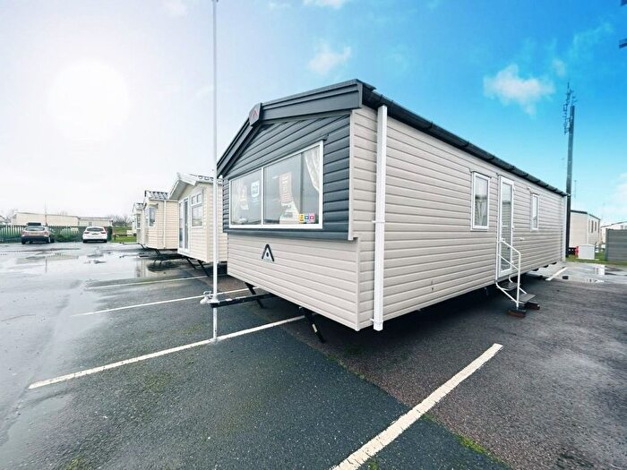 3 Bedroom Park Home For Sale In Beach Road, St. Osyth, Clacton-On-Sea, CO16