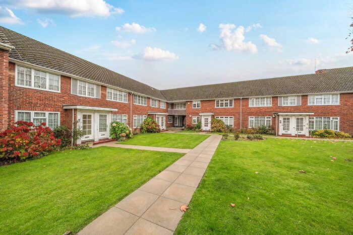 2 Bedroom Maisonette To Rent In Laburnum Court, Stanmore, HA7