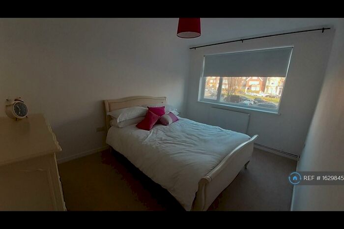 3 Bedroom Flat To Rent In Grand Avenue, Hove, BN3