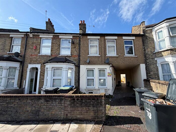Studio To Rent In Balham Road, London, N9