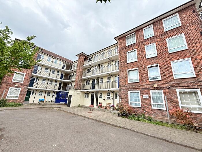 2 Bedroom Flat For Sale In Barville Close, London, SE4