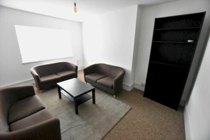 3 Bedroom Flat To Rent In Fairfield Gardens, London, N8