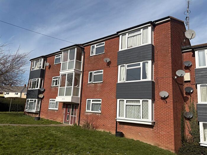 2 Bedroom Flat To Rent In Draycott, Cam, GL11