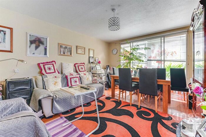 1 Bedroom Flat For Sale In Strand Place, Edmonton, N18