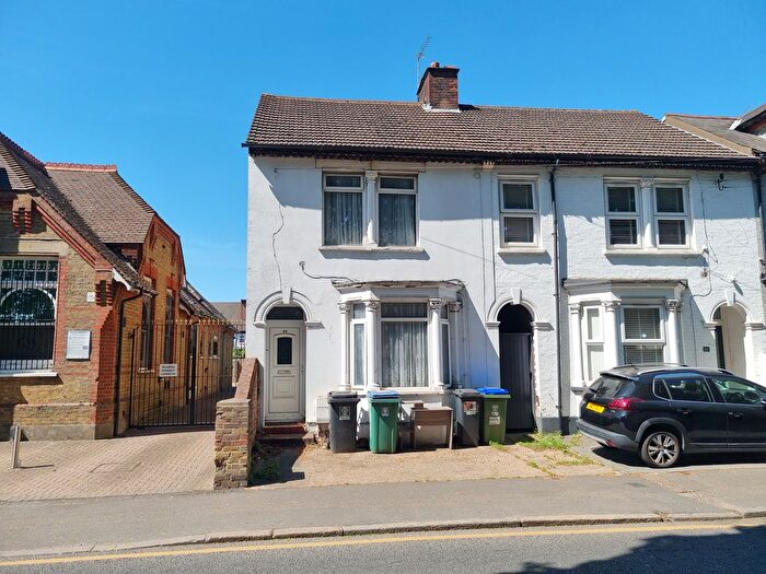 3 Bedroom End Of Terrace House To Rent In Vicaage Road, Watford, WD18