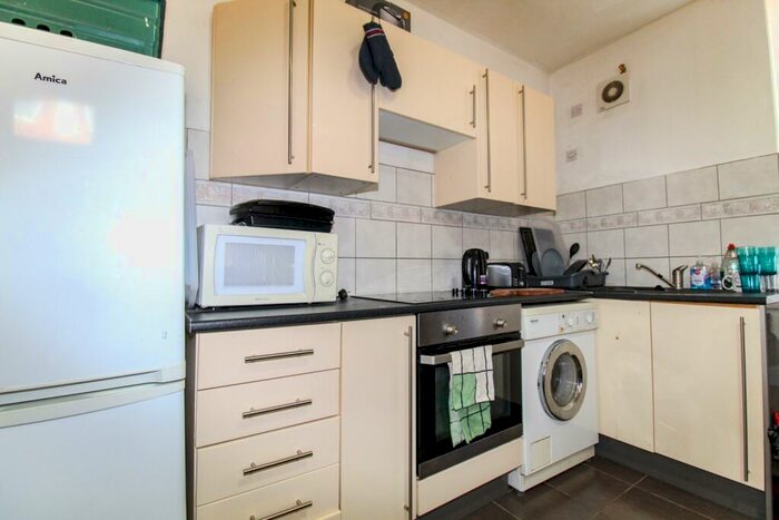 2 Bedroom Apartment To Rent In Burley Lodge Road, LS6