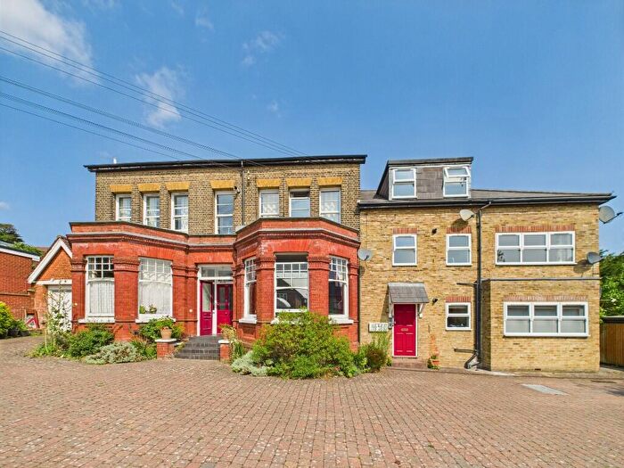2 Bedroom Flat For Sale In Bulwer Road, Barnet, EN5