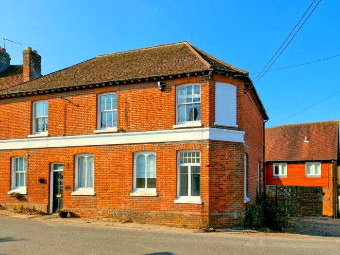 1 Bedroom Ground Flat To Rent In The Soke, Alresford, Hampshire, SO24