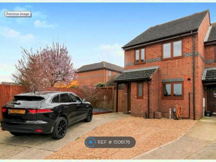 3 Bedroom Semi-Detached House To Rent In Auton Croft, Saffron Walden, CB11