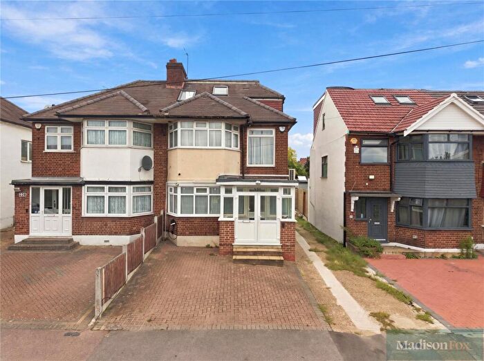 3 Bedroom Semi Detached House For Sale In Southend Road, Woodford Green, IG8
