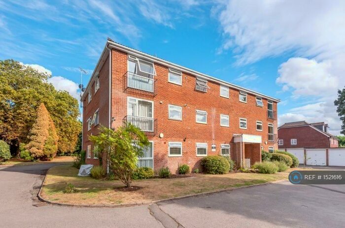 3 Bedroom Flat To Rent In Horsham Road, Shalford, Guildford, GU4