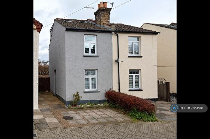4 Bedroom Semi-Detached House To Rent In Newbury Road, Bromley, BR2