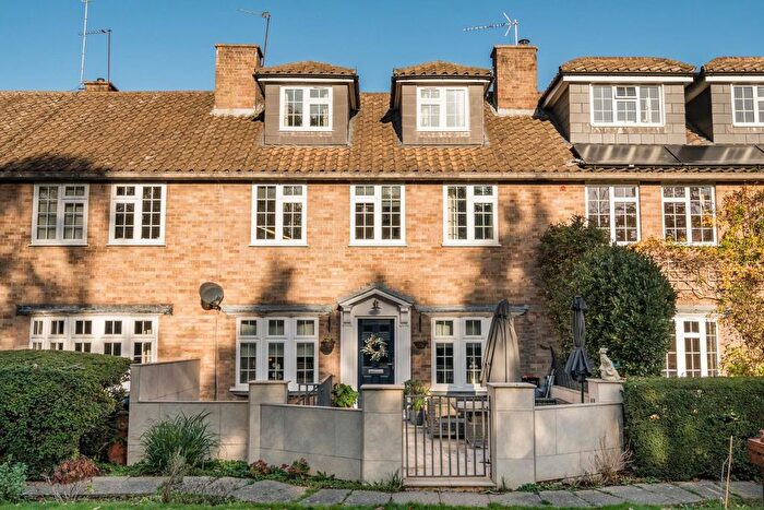 4 Bedroom Town House For Sale In Logs Hill, Chislehurst, BR7
