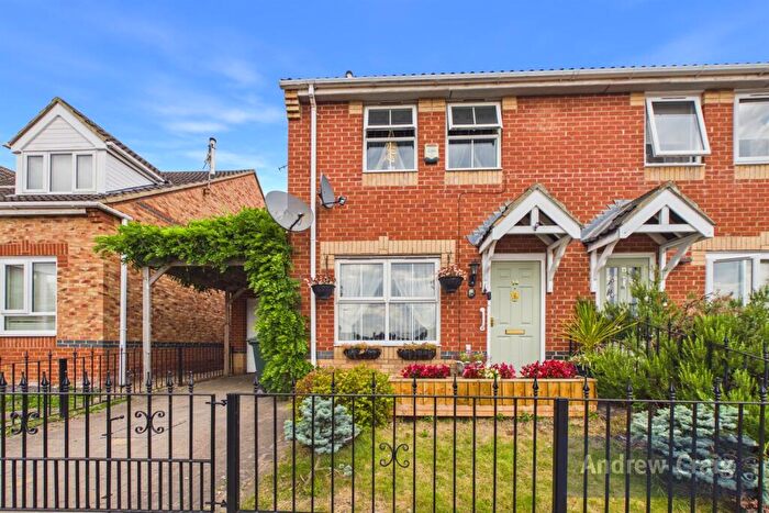 3 Bedroom Semi Detached House For Sale In Jubilee Court, Gateshead, NE8