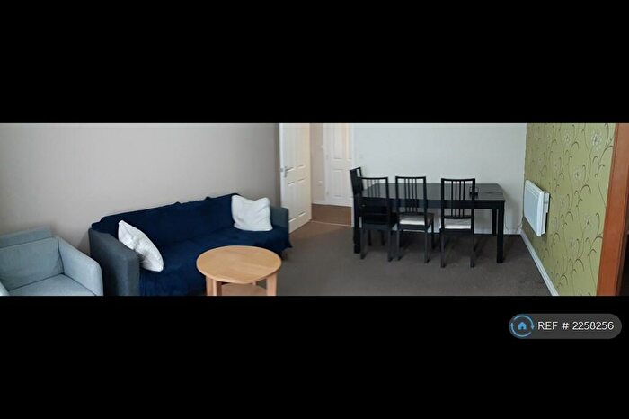 2 Bedroom Flat To Rent In Kingham Close, Wirral, CH46