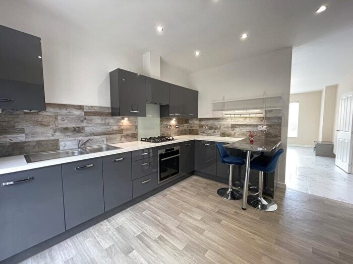 4 Bedroom Semi-Detached House To Rent In Park Grange Drive, Sheffield, S2