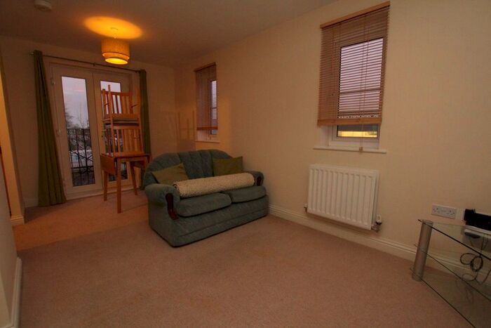 2 Bedroom Flat To Rent In Twickenham Close, Swindon, SN3