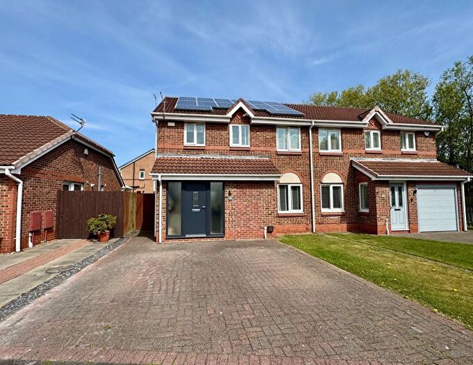 3 Bedroom Semi-Detached House For Sale In Bewick Park, Wallsend, NE28