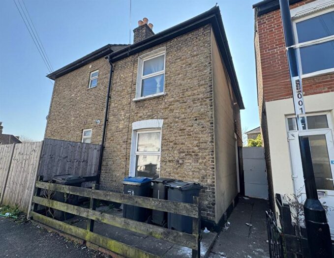 2 Bedroom End Of Terrace House For Sale In Zion Place, Thornton Heath, CR7