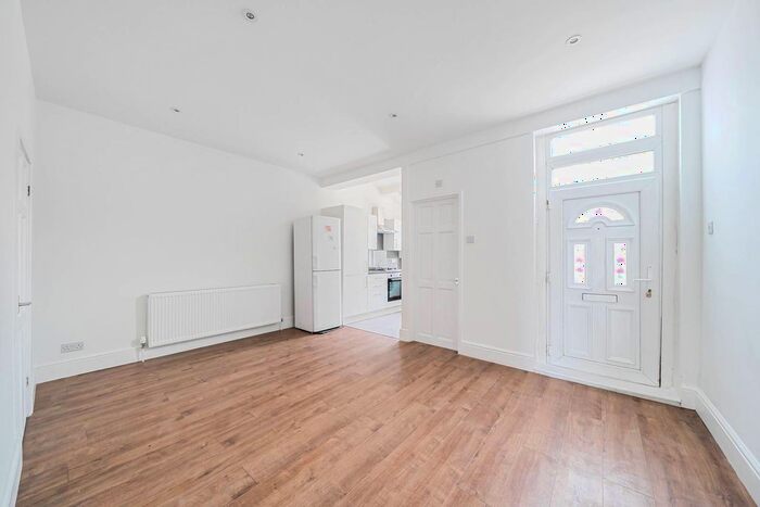 3 Bedroom Terraced House To Rent In Blackshaw Road, Tooting, London, SW17