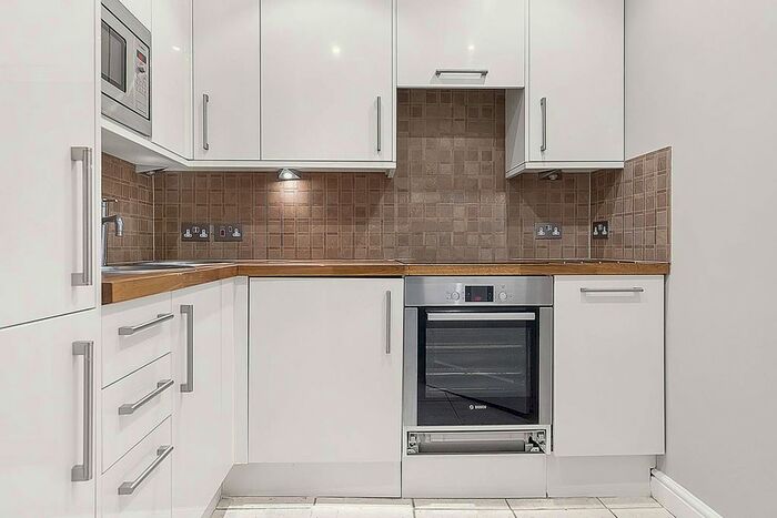 2 Bedroom Flat To Rent In Warwick Square, Pimlico, London, SW1V