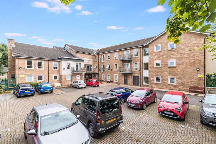 2 Bedroom Apartment For Sale In Emmandjay Court, Valley Drive, Ilkley, LS29