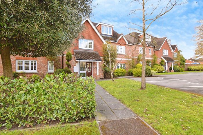 2 Bedroom Flat For Sale In Bardeem Place, Bracknell, RG12