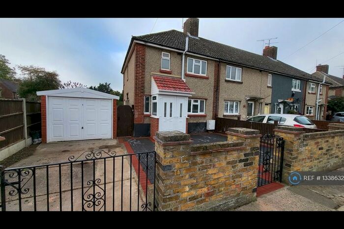 3 Bedroom End Of Terrace House To Rent In Christy Avenue, Chelmsford, CM1