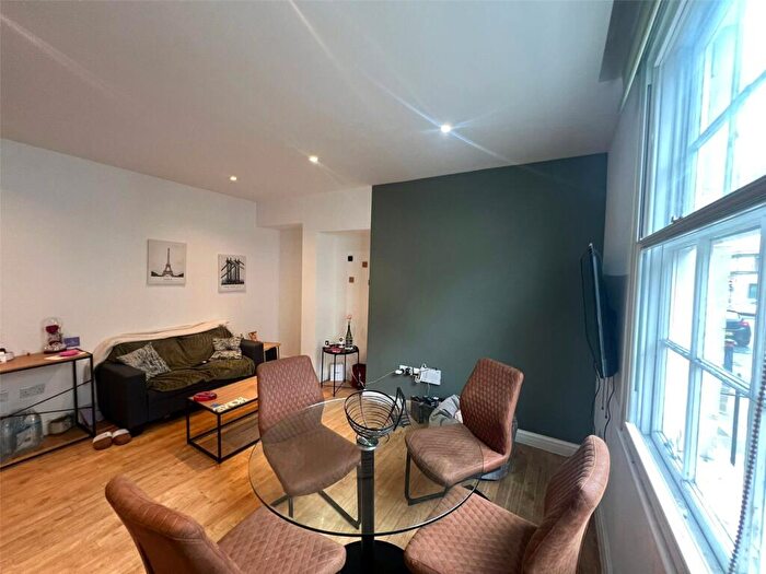 1 Bedroom Flat To Rent In St. James's Parade, Bath, Somerset, BA1