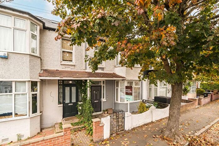 1 Bedroom Flat For Sale In Gorringe Park Avenue, Mitcham, CR4