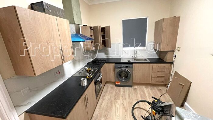 3 Bedroom Flat To Rent In Valentines Road, Ilford, IG1