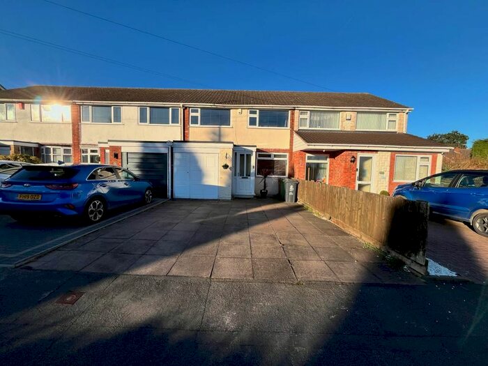 3 Bedroom Property To Rent In Oakwood Drive, Streetly, Sutton Coldfield, B74