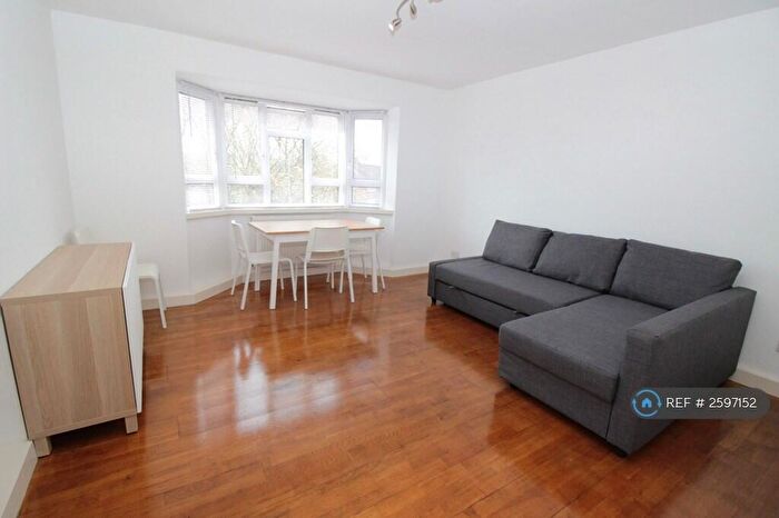 2 Bedroom Flat To Rent In Longberrys, London, NW2