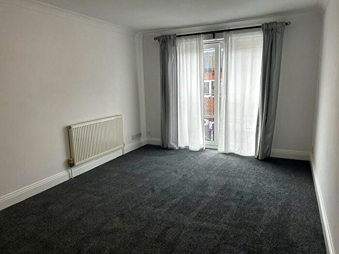 2 Bedroom Flat To Rent In Meredith Road, Portsmouth, Hampshire, PO2