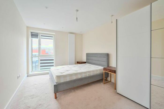 2 Bedroom Flat To Rent In High Street, Hornsey, London, N8