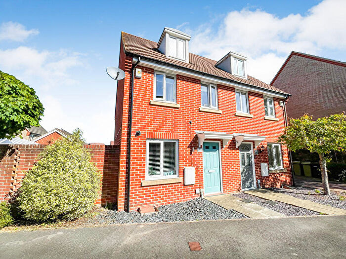 3 Bedroom Semi-Detached House For Sale In Wellstead Way, Hedge End, SO30