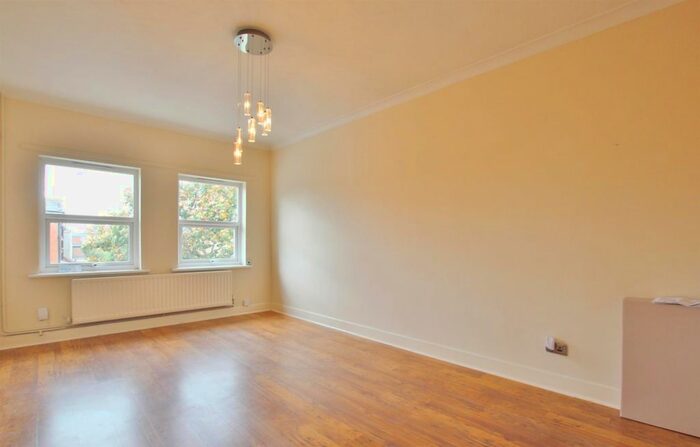 2 Bedroom Flat To Rent In Woodside Road, Bournemouth, BH5