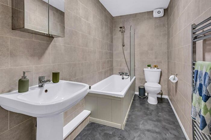 6 Bedroom Flat To Rent In Flat, Vinery Road, Leeds, LS4