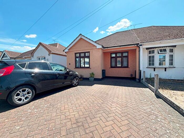 2 Bedroom Bungalow For Sale In Church Road, Romford, RM3